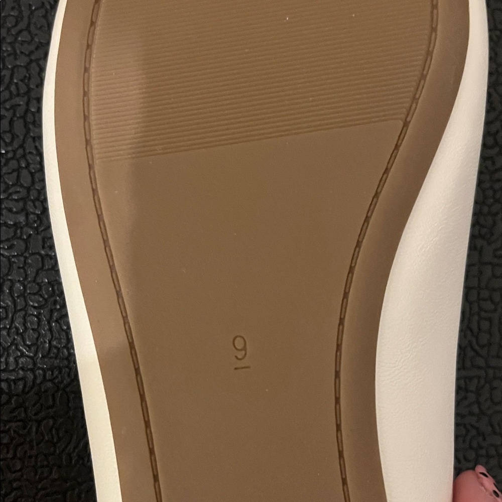 Old Navy White Ballet Flats with Bow - Picture 3 of 4